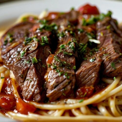 Mediterranean Steak Pasta with Tomato-Olive Sauce: A Flavor-Packed Delight